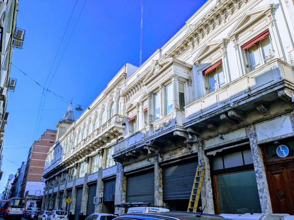 Buenos Aires is a photogenic city. Layers of past times, past glories and riches. On top of some aufull architecture, but always photogenic.