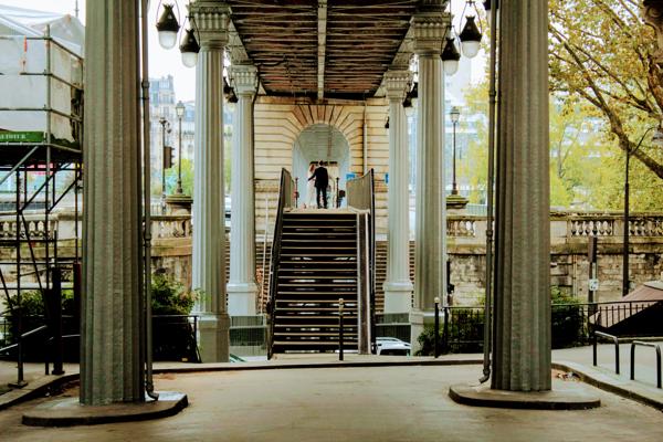 the Bir Hakeim bridge, the most beautiful bridge over the Siene across Paris
