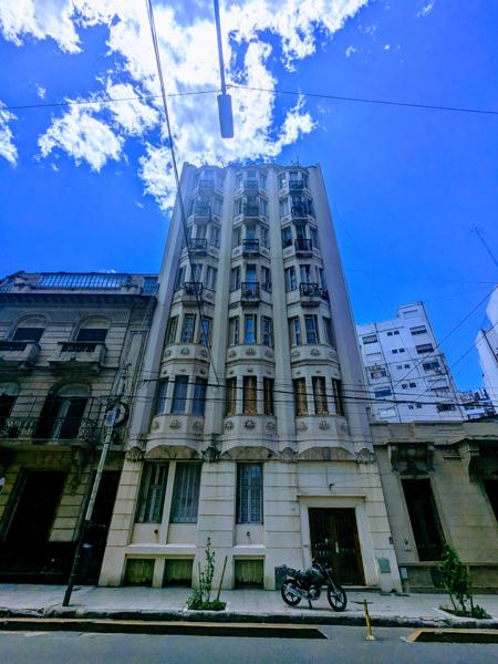 Buenos Aires always suprises. I went to my father in law hundreths of times. This building was always there. One day I was not in automatic mode, so I took the photo, to not forget.