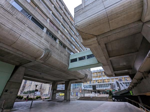 La Defense always surprises me. I cannot stop my mind wander to the images of the Nostromo in Alien.